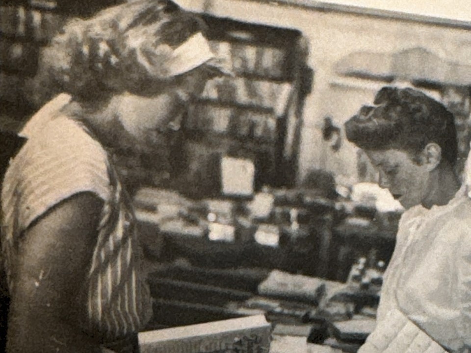 1946