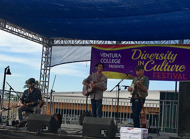 The Descent Folk band