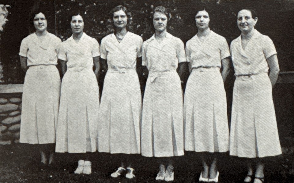 1932