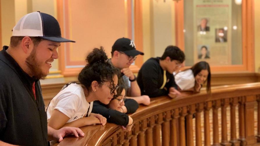 Students visiting California State Capitol Building