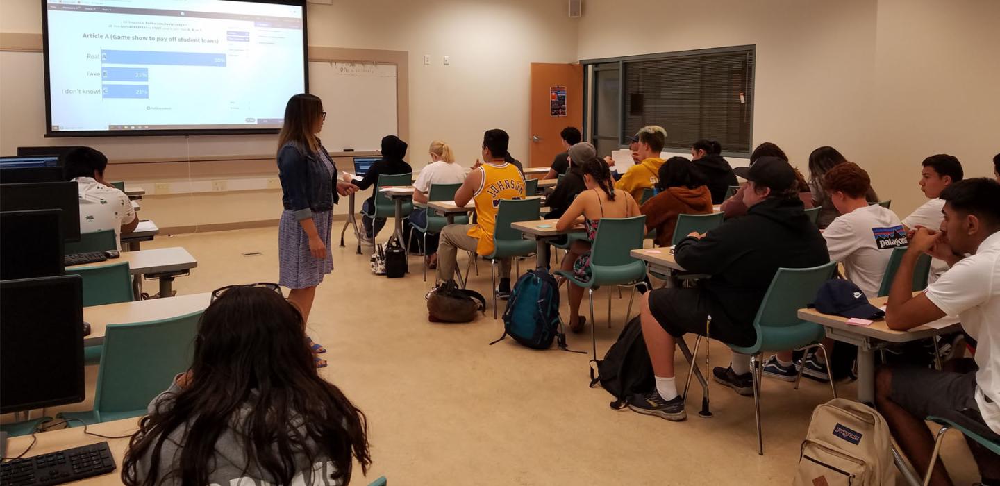 Library instruction in library classroom